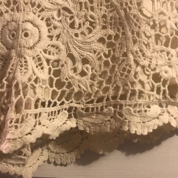 Cream Lace Shorts - Picture 3 of 4